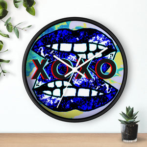 XV BISOUS XOXO Wall clock